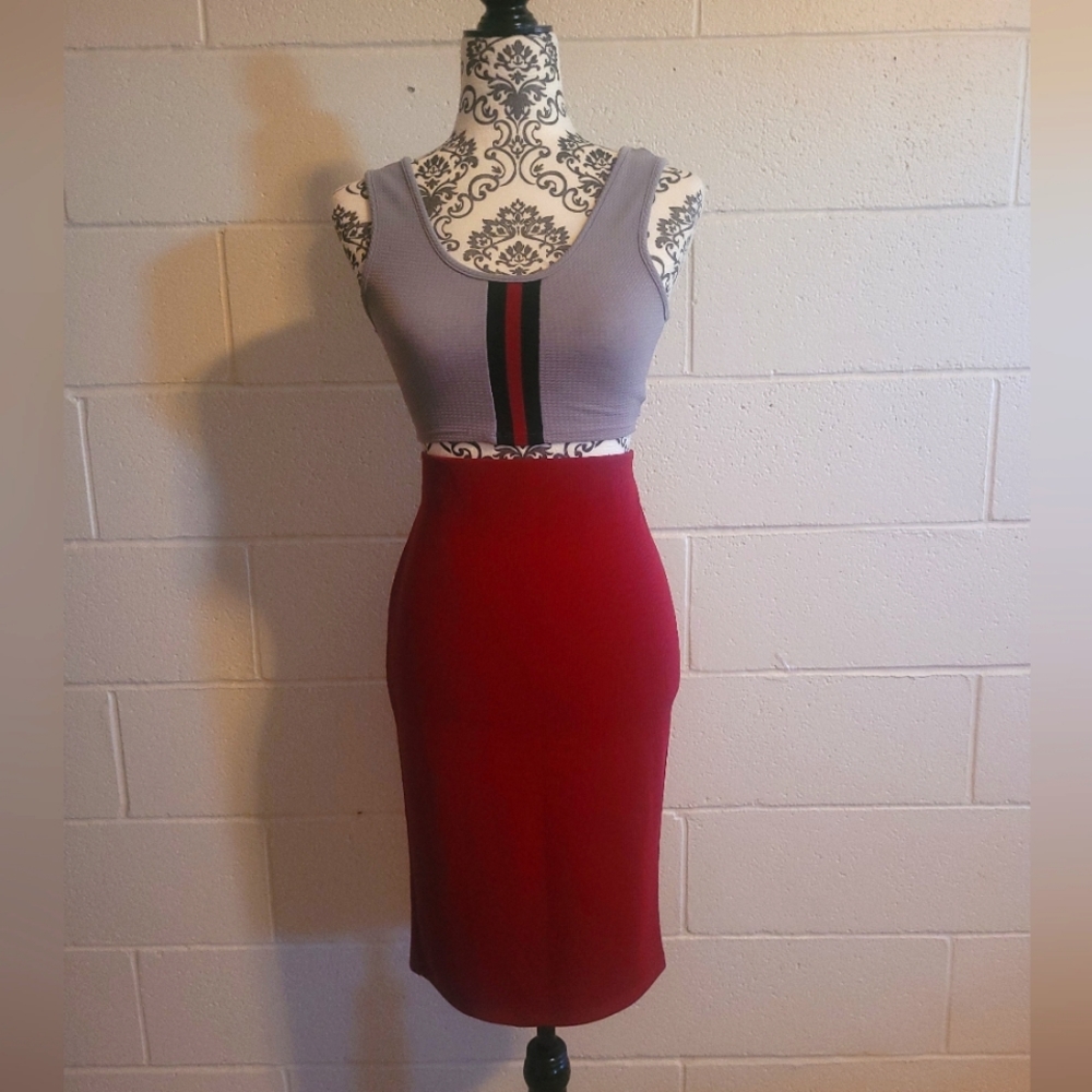 Red pencil skirt, large